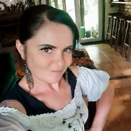 Profil artysty Julia